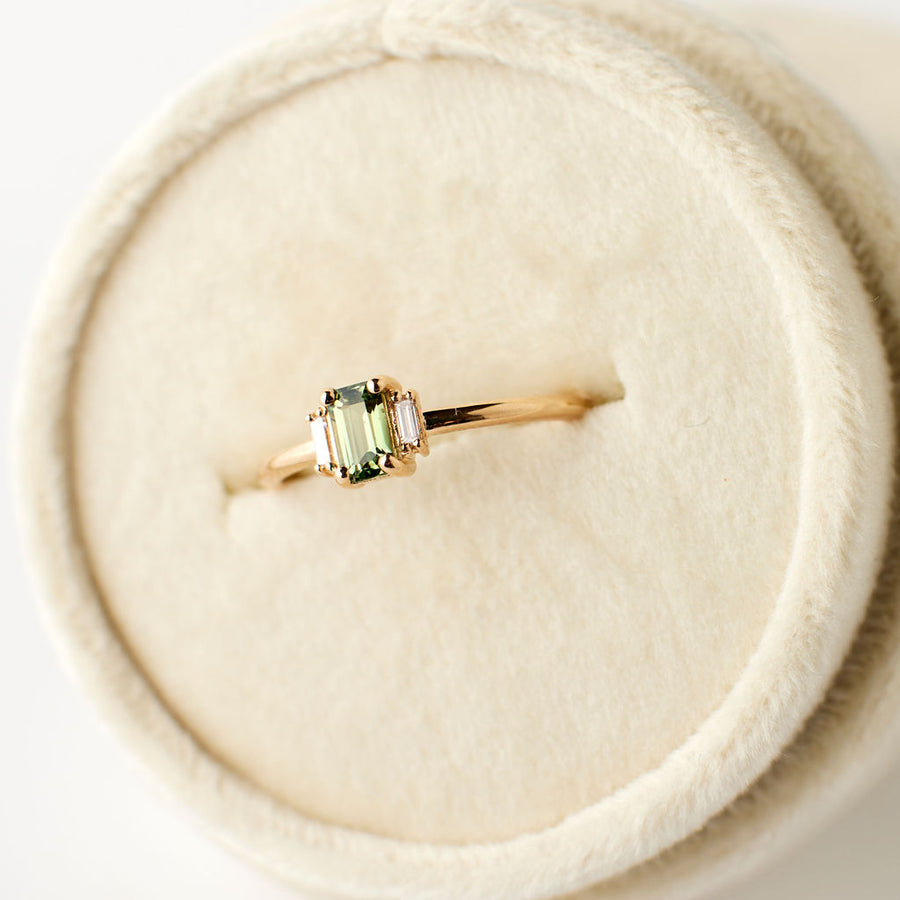 Ginger Ring - Green Sapphire in Yellow Gold