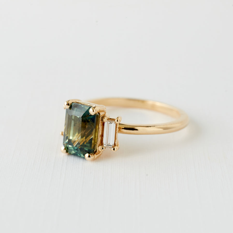 Jacey Ring - 2.52 Carat Bicolor Sapphire