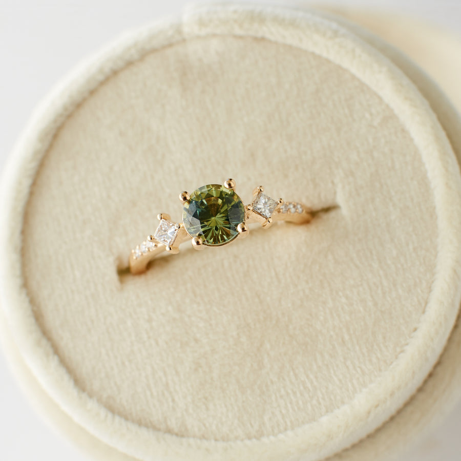 May Ring - 1.16 Carat Yellow Green Round Sapphire