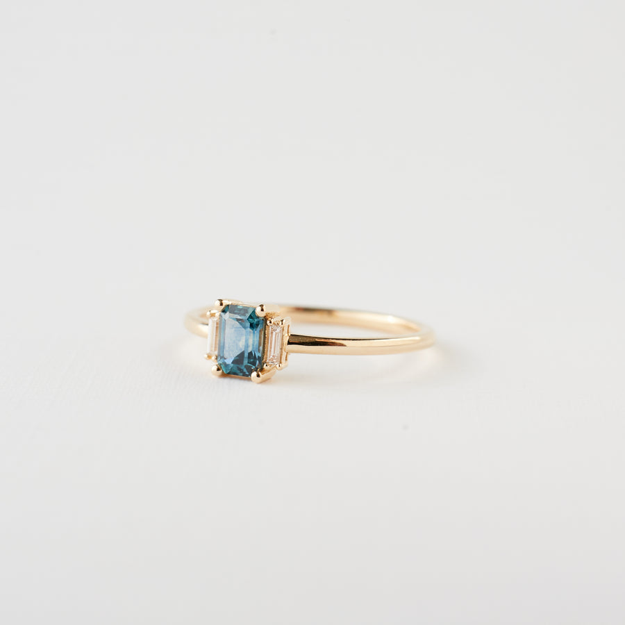 Ginger Ring - Blue Sapphire in Yellow Gold