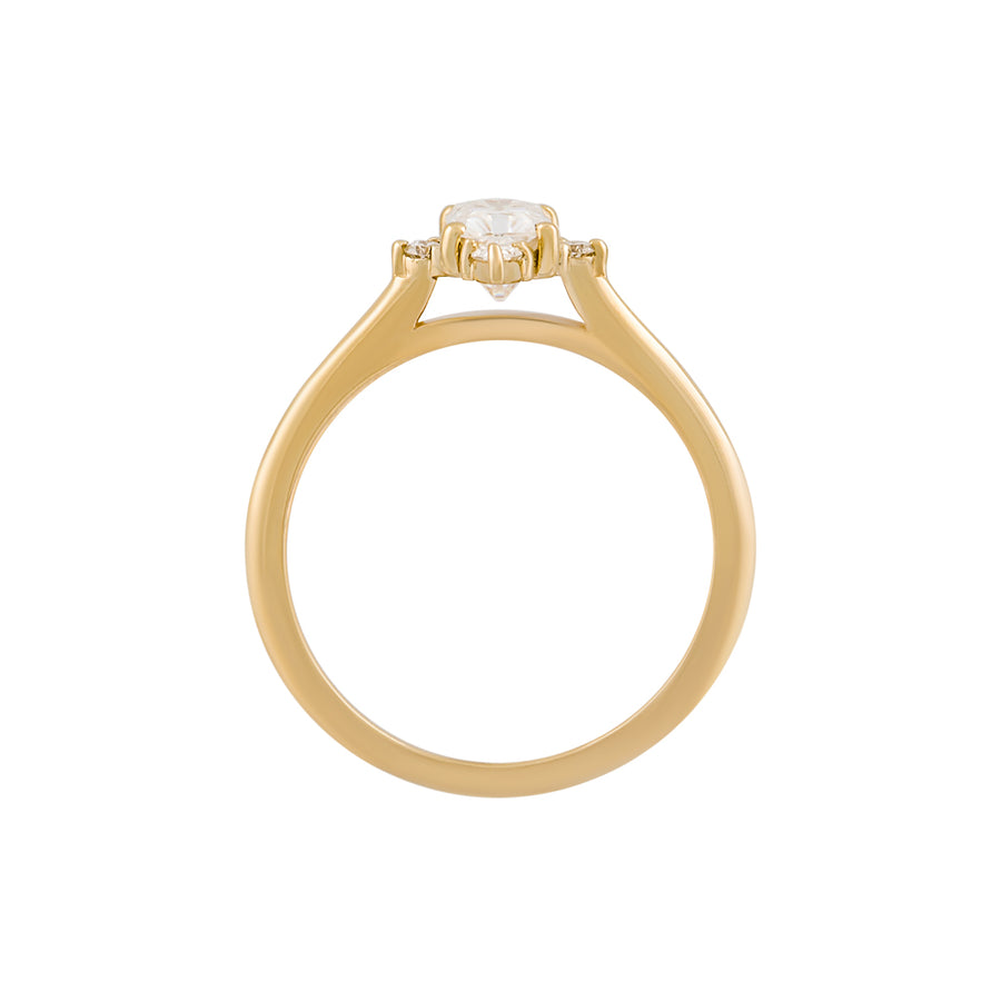 The Felicity Ring from the side: a raised setting allows a band to sit flush against it. 